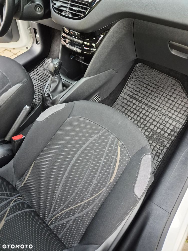 Peugeot 208 1.2 VTi Allure - 20