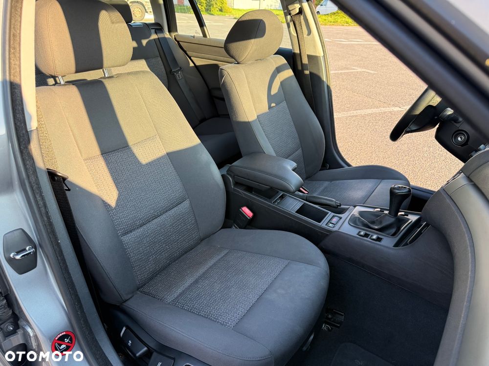BMW Seria 3 316i - 13
