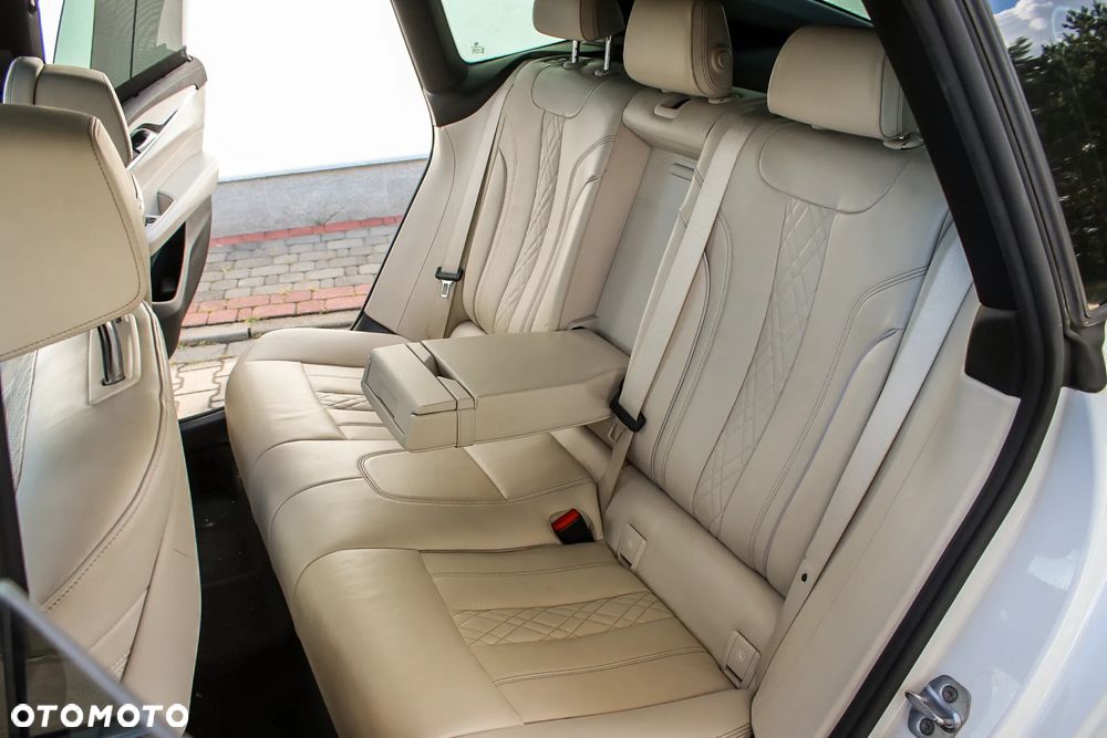 BMW 6GT 640i xDrive Sport Line - 30
