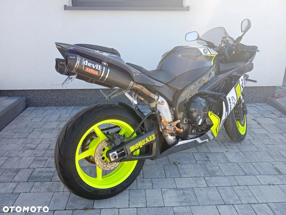 Yamaha R1 - 3