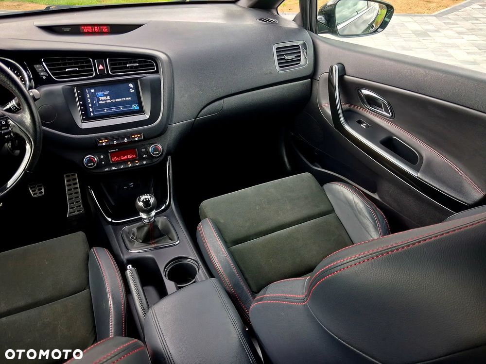 Kia Ceed 1.6 T-GDI GT - 22