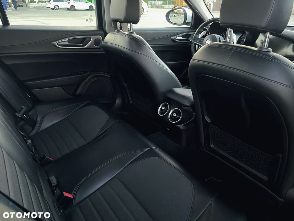 Alfa Romeo Giulia 2.2 AT8 Super - 9