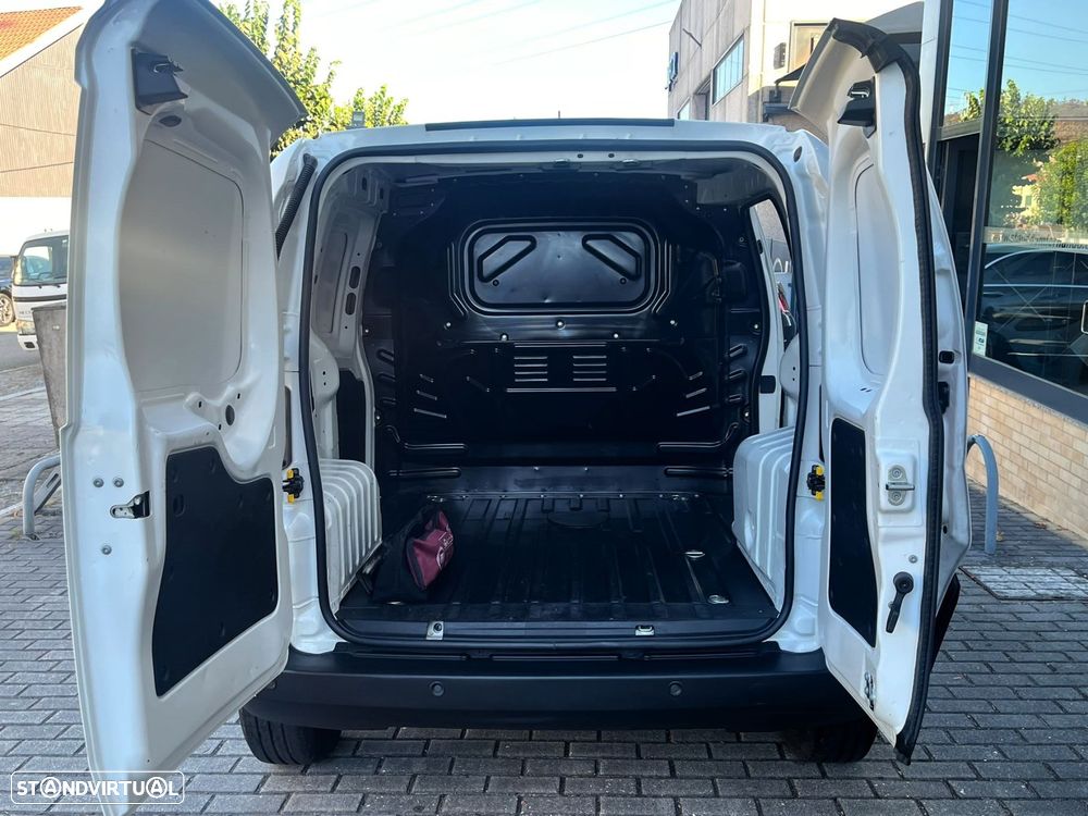 Fiat Fiorino 1.3 M-jet Adventure com 1GD - 24