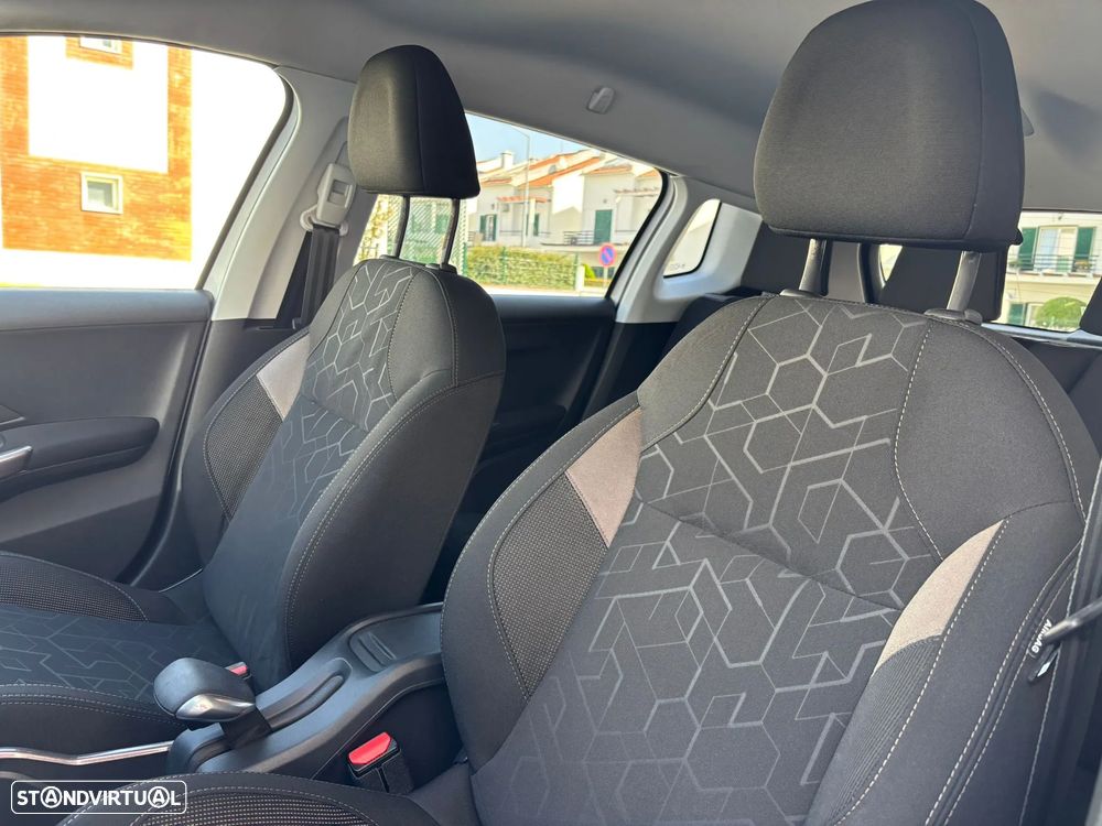 Peugeot 2008 1.2 PureTech Allure - 20