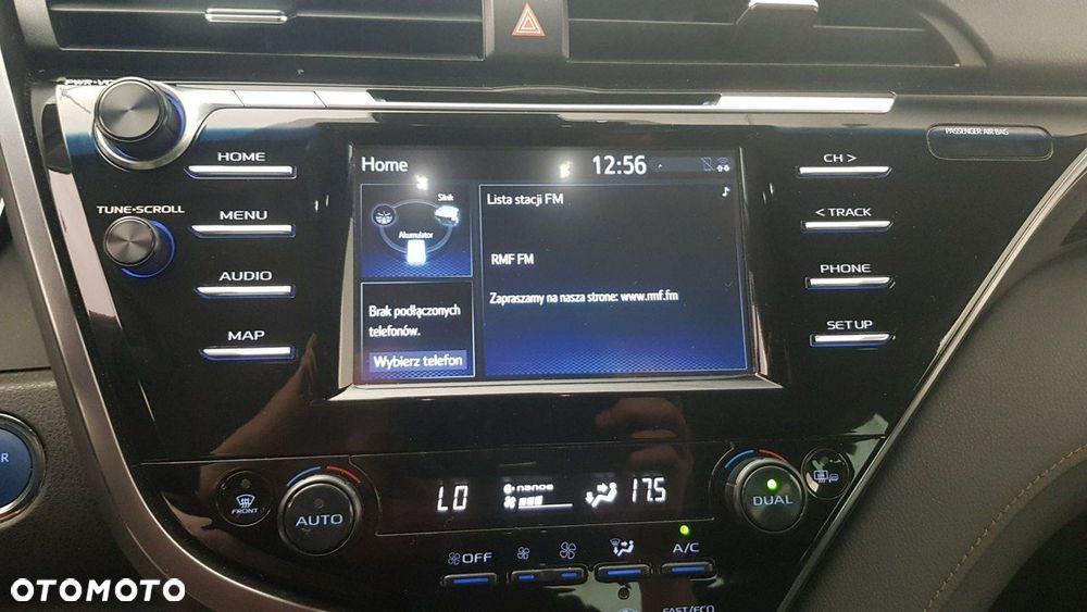 Toyota Camry - 24