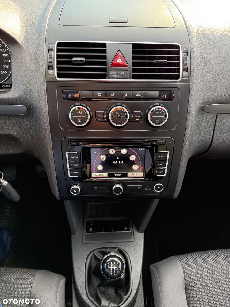 Volkswagen Touran 1.6 TDI DPF BlueMotion Technology Highline - 22