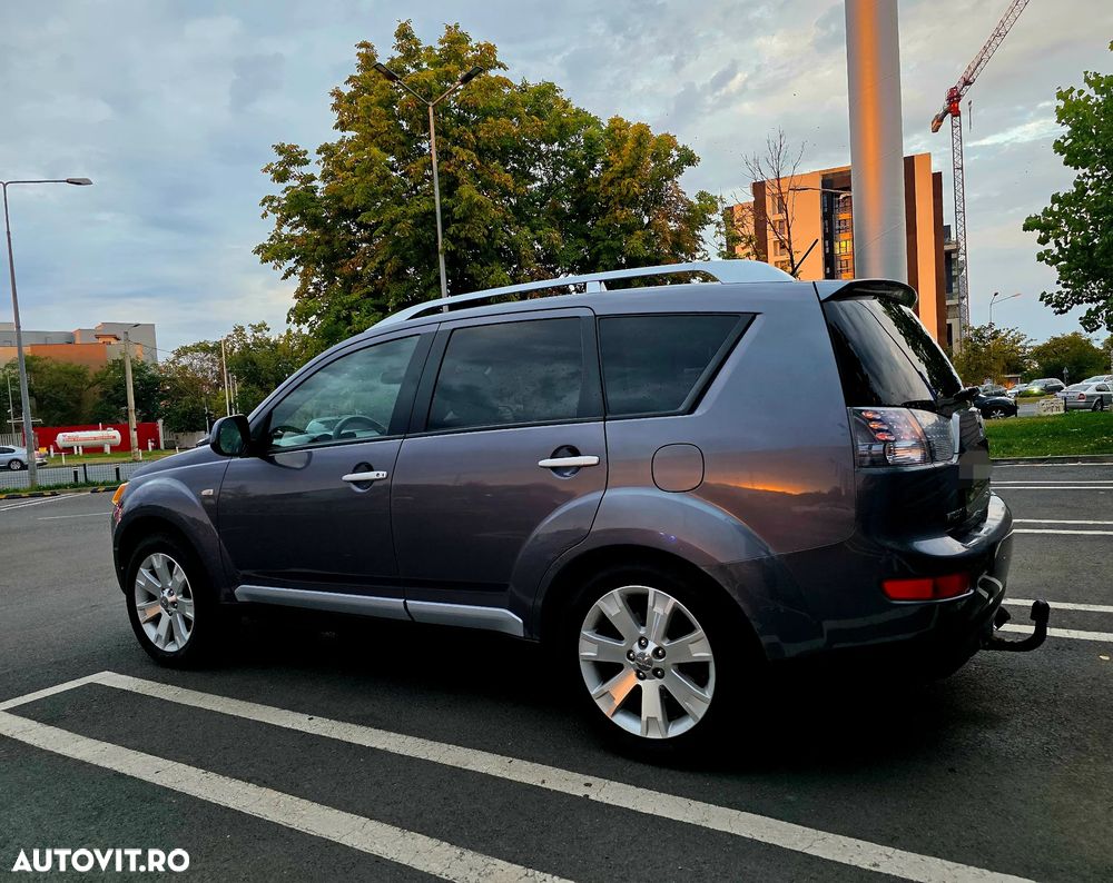 Mitsubishi Outlander - 10