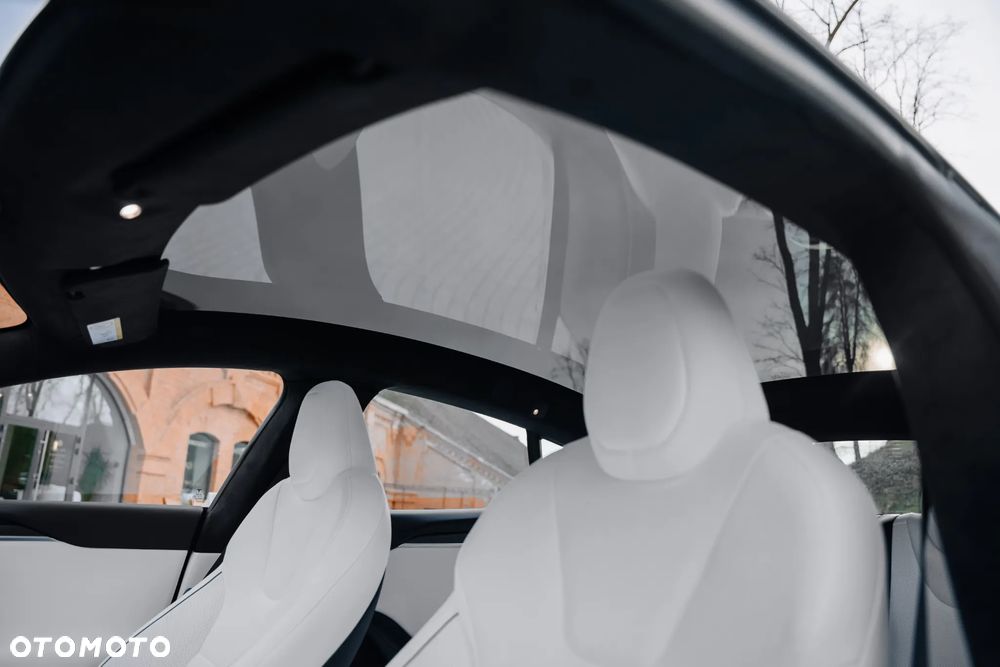 Tesla Model S - 14