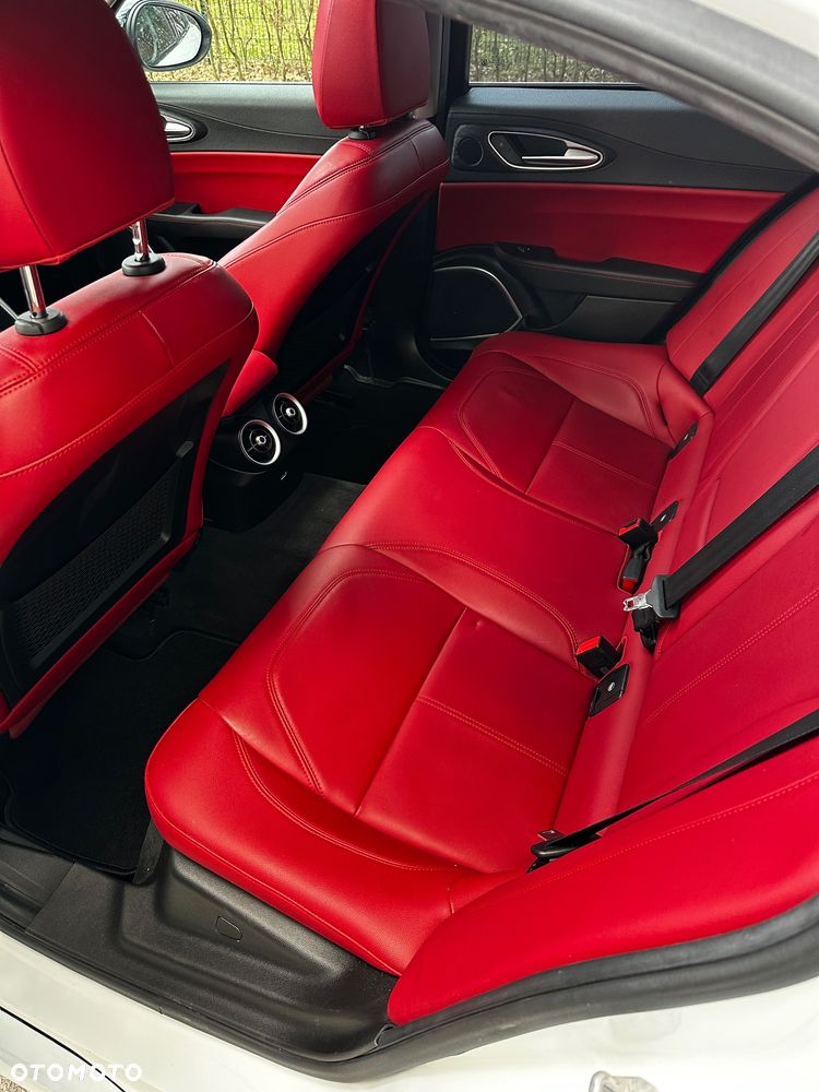 Alfa Romeo Giulia 2.0 Turbo 16V AT8 Veloce Ti - 10