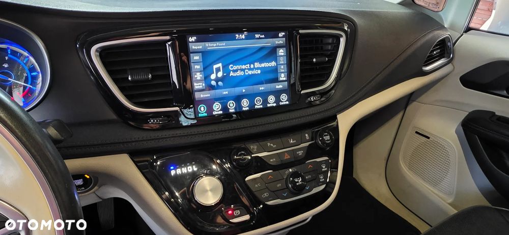 Chrysler Pacifica - 29