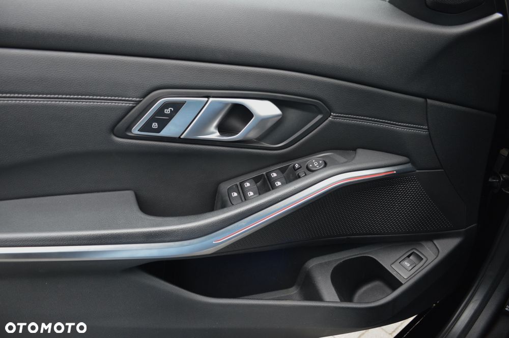 BMW Seria 3 320d MHEV Sport Line - 17