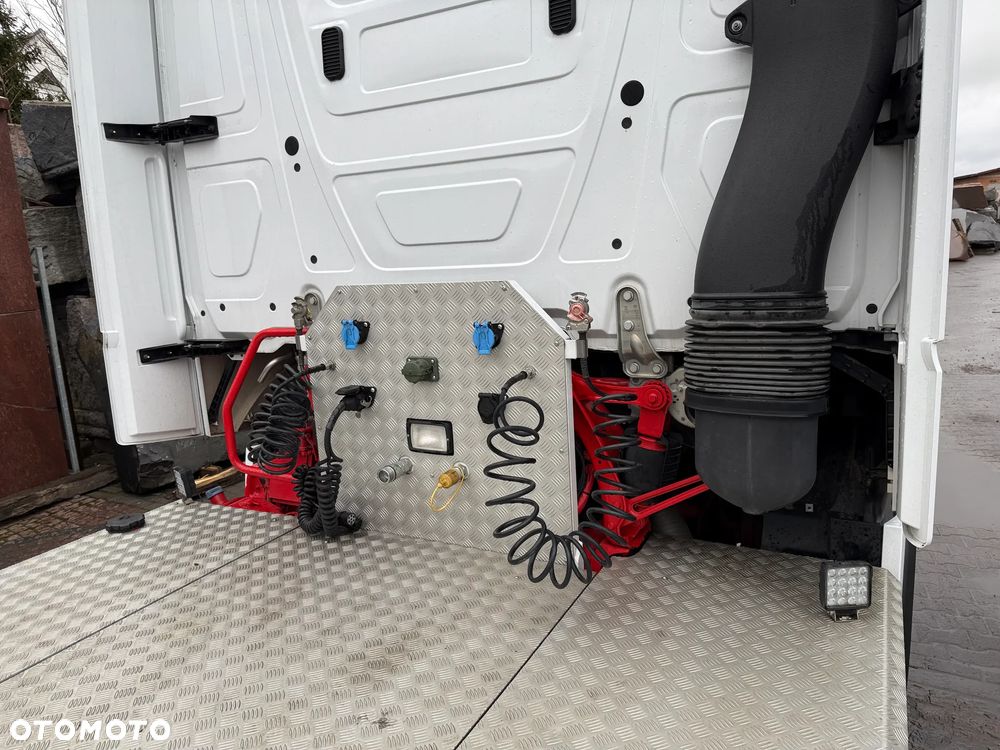 Mercedes-Benz Actros - 14