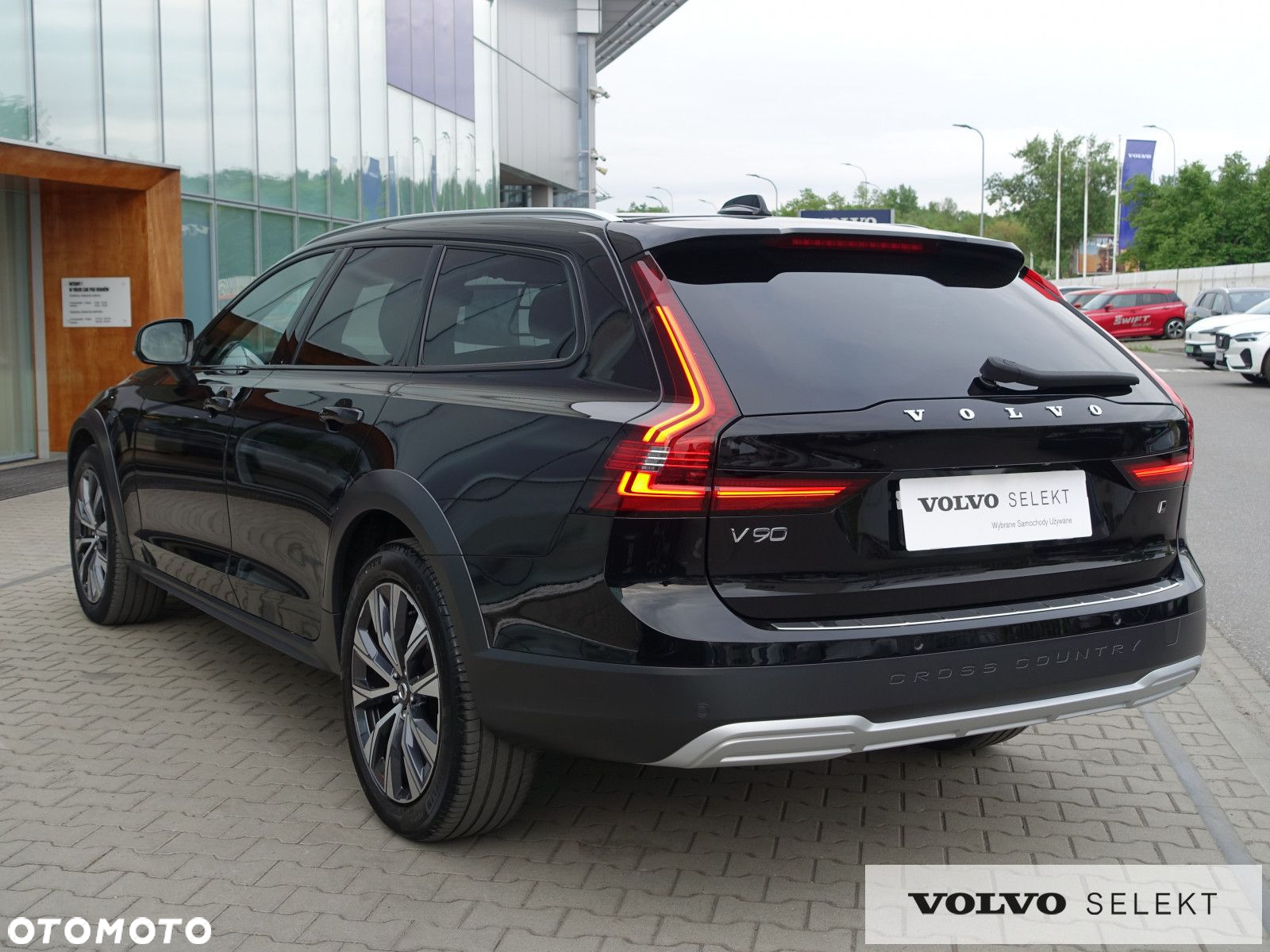 Volvo V90 Cross Country - 12