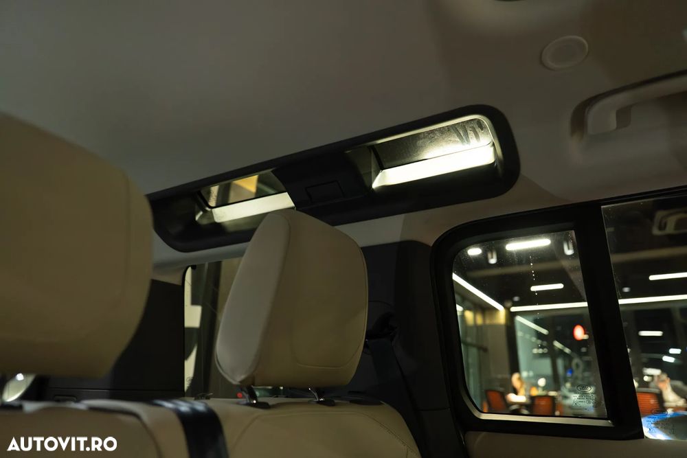 Land Rover Defender 110 2.0 P300 SE - 16