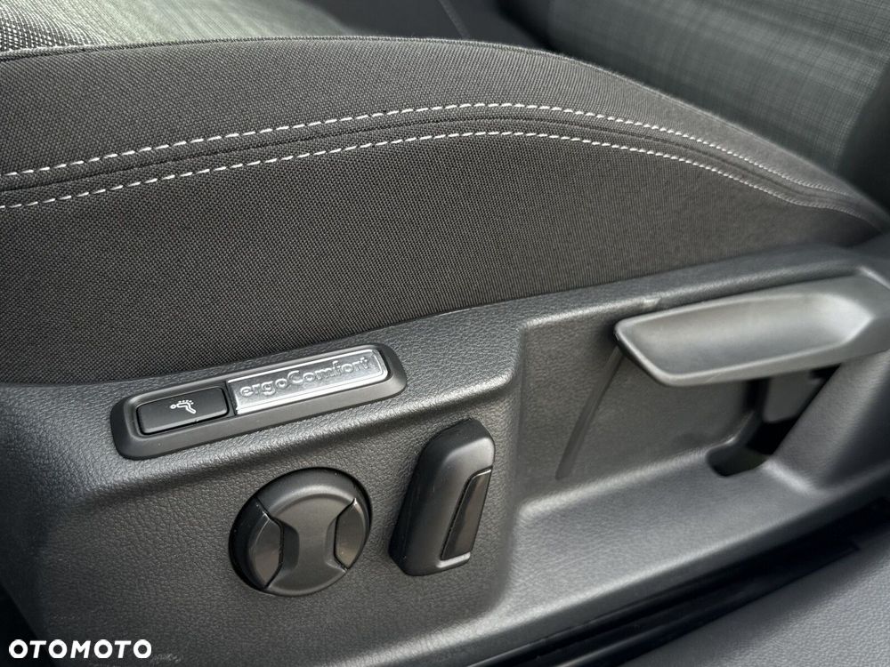 Volkswagen Passat 2.0 TDI Business DSG - 13