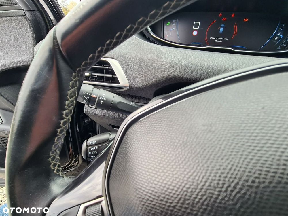 Peugeot 3008 1.5 BlueHDi Allure Pack S&S - 26