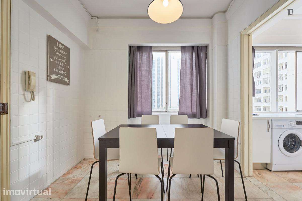 Quarto - localizado em Marquês de Pombal Lisbon - Grande imagem: 4/48