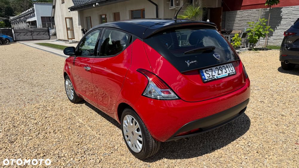 Lancia Ypsilon Y 1.2 8v Black & Red Edition - 37