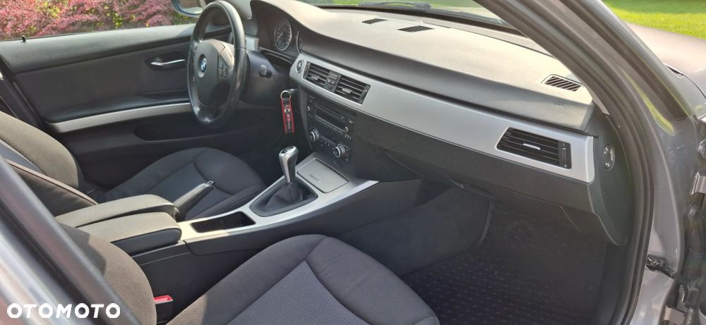 BMW Seria 3 318i - 10