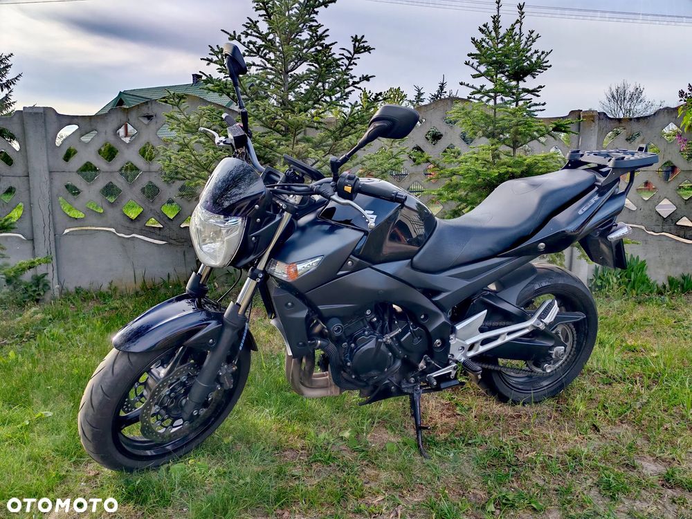 Suzuki GSR - 1