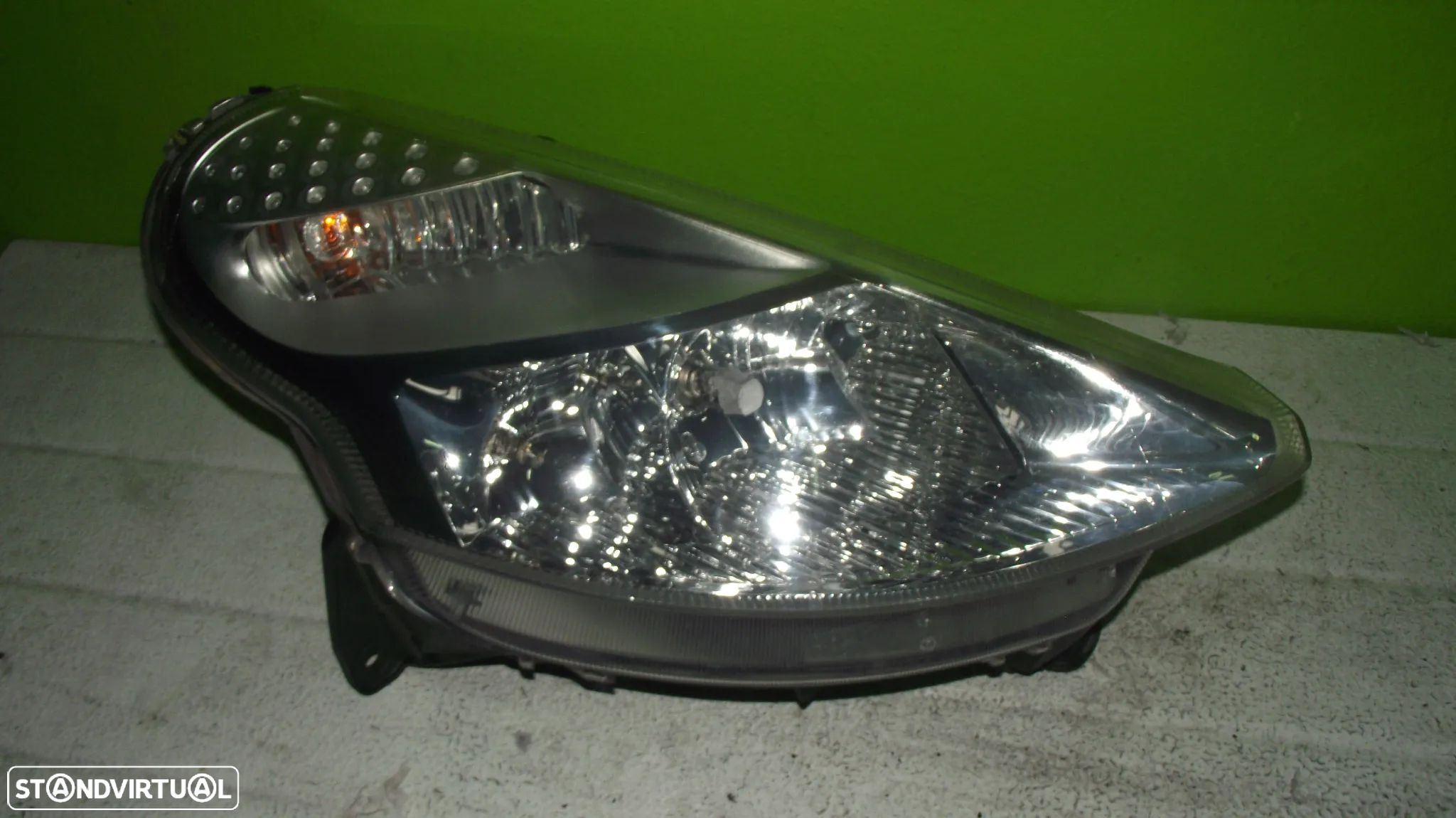 Farol Direito Citroen C3 Pluriel - 2002 / 2007 - F849 - 1