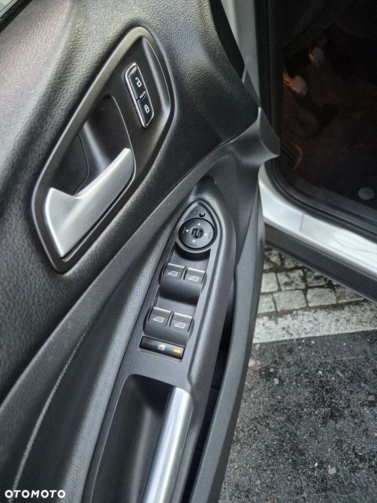 Ford Kuga 2.0 TDCi 2x4 Titanium - 21