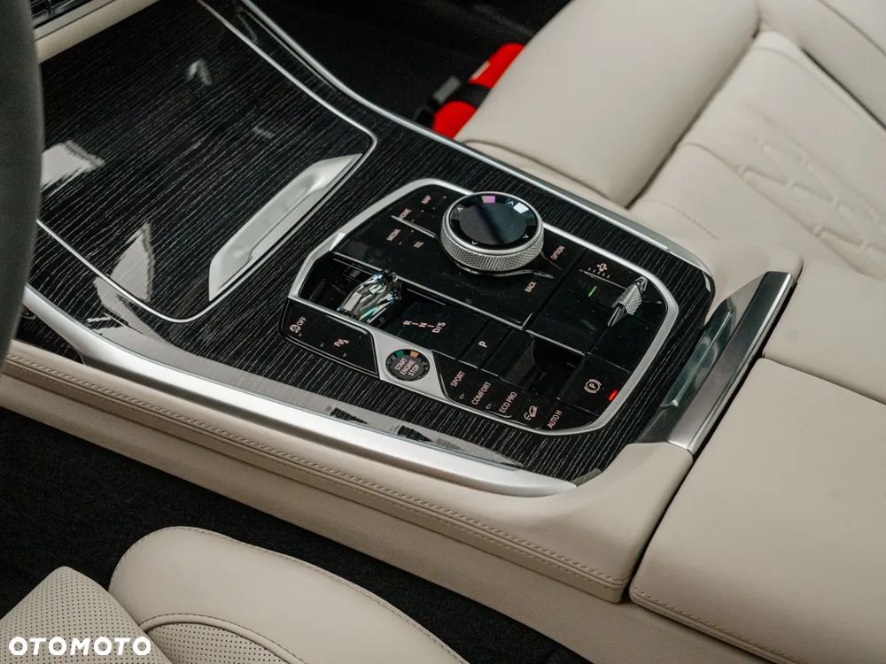 BMW X7 M60i xDrive - 12