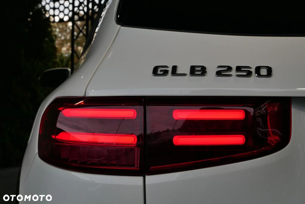 Mercedes-Benz GLB 250 4Matic 8G-DCT - 37