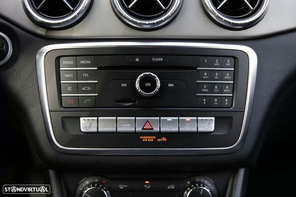 Mercedes-Benz CLA 200 d Shooting Brake AMG Line Aut. - 33