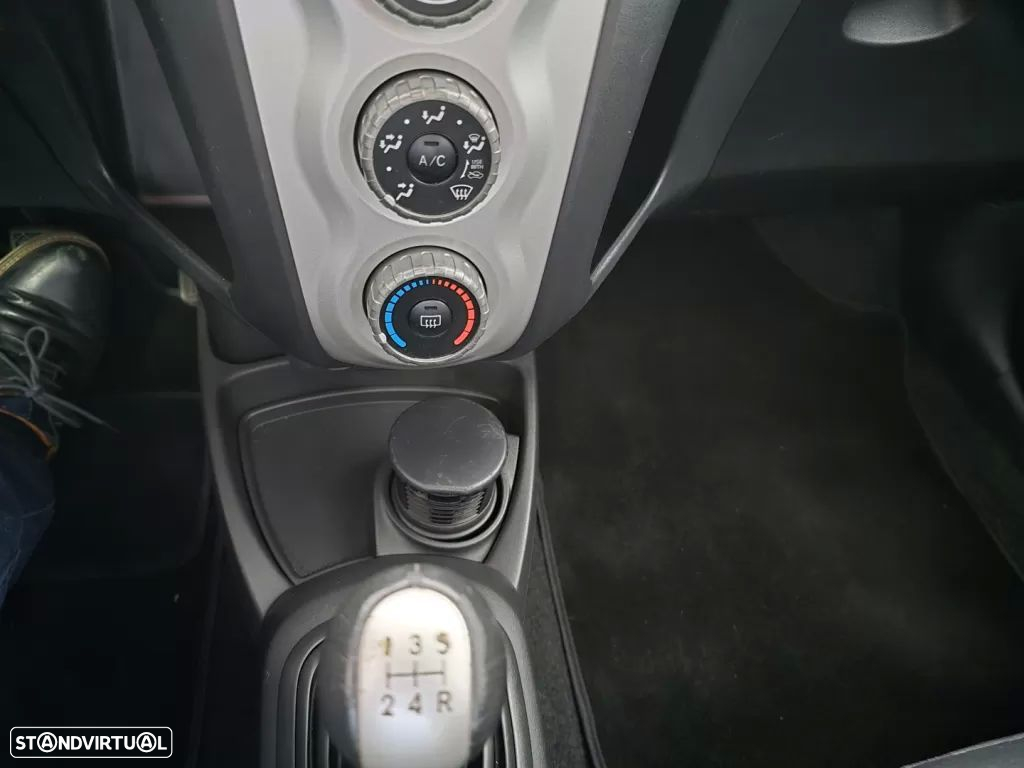 Toyota Yaris 1.0 VVT-i Rock in Rio 08 - 17