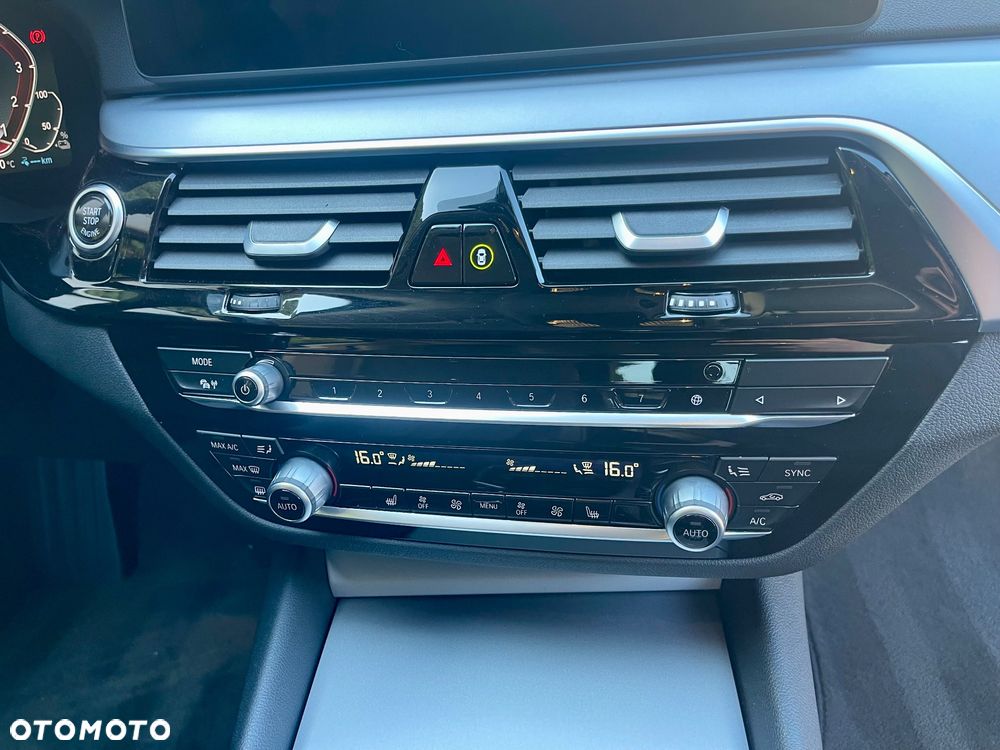 BMW Seria 5 530e xDrive - 17