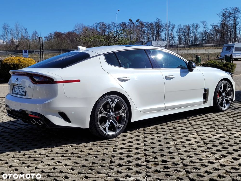 Kia Stinger - 10