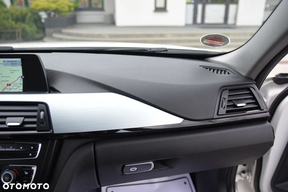 BMW Seria 3 316i - 27