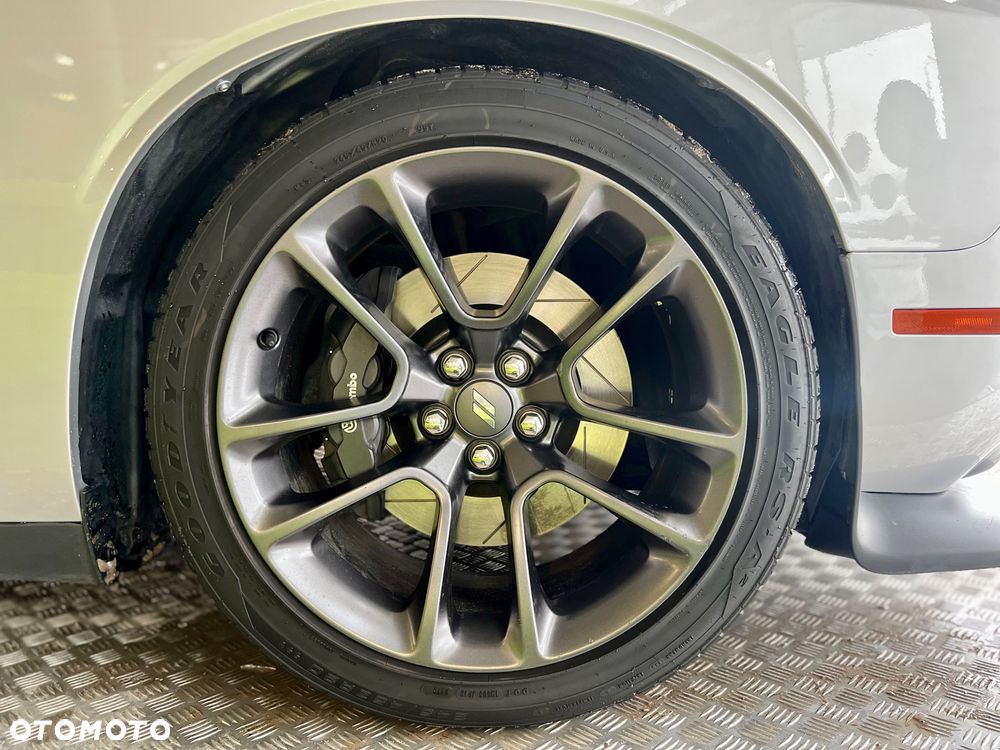 Dodge Challenger 6.4 Scat Pack - 11