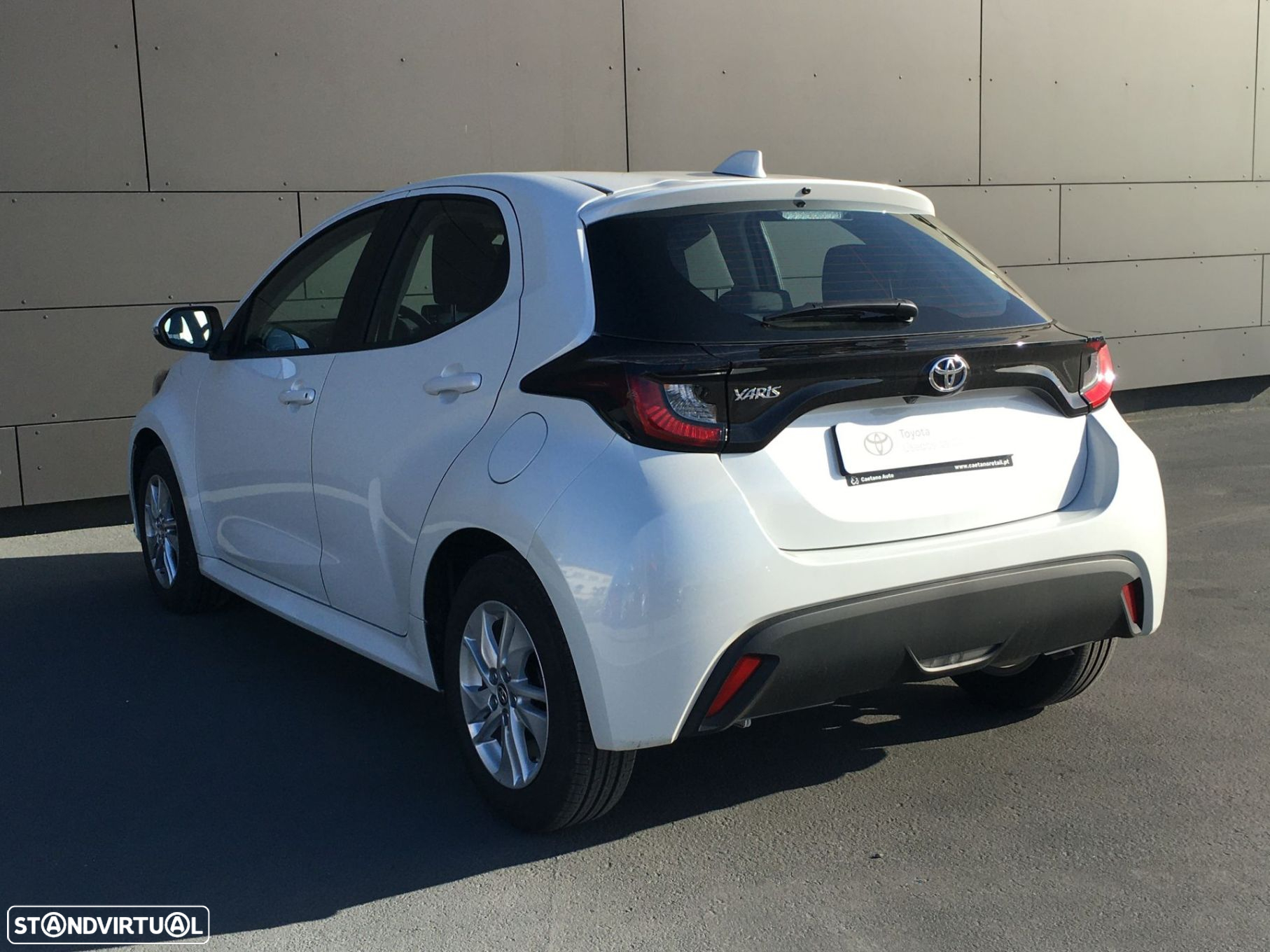 Toyota Yaris 1.0 VVT-i Comfort Plus - 2
