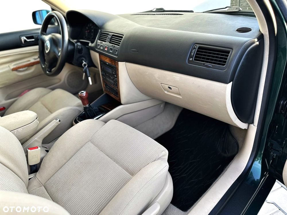 Volkswagen Bora Variant 2.3 V5 - 7