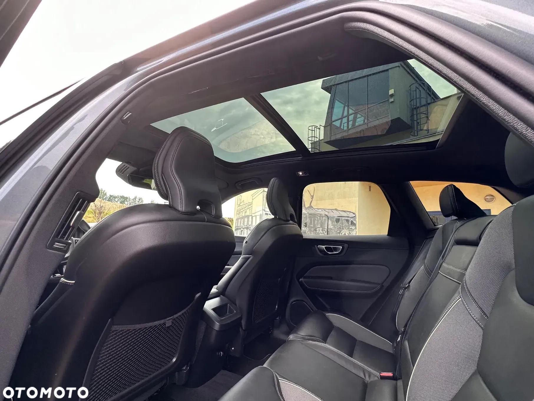 Volvo XC 60 D4 R-Design - 25