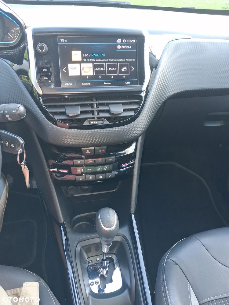 Peugeot 2008 1.2 Pure Tech Allure S&S EAT6 - 13