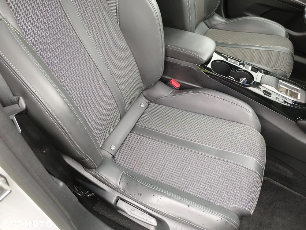 Peugeot 2008 1.2 PureTech GT Line S&S EAT8 - 11