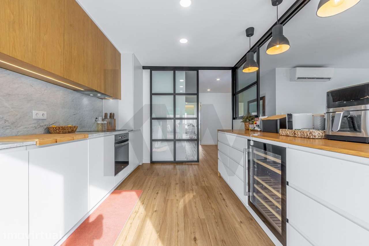T3 Praticamente Novo com Terraço e 2 Lugares de Garagem - Grande imagem: 4/33