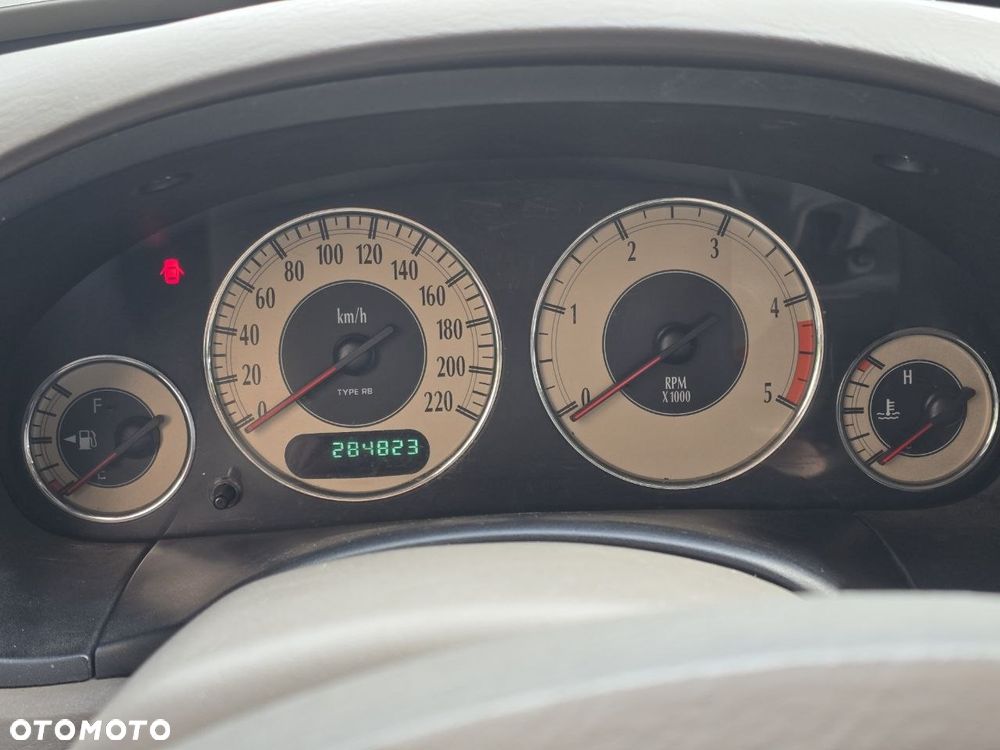 Chrysler Grand Voyager 2.5L CRD LX - 13