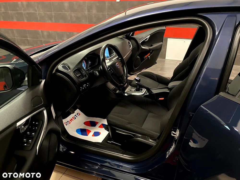 Volvo V40 D4 Momentum - 13