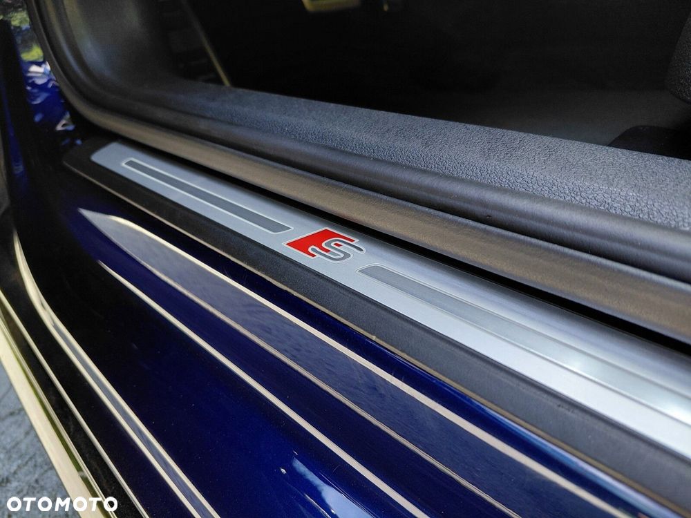 Audi A4 Limousine - 16