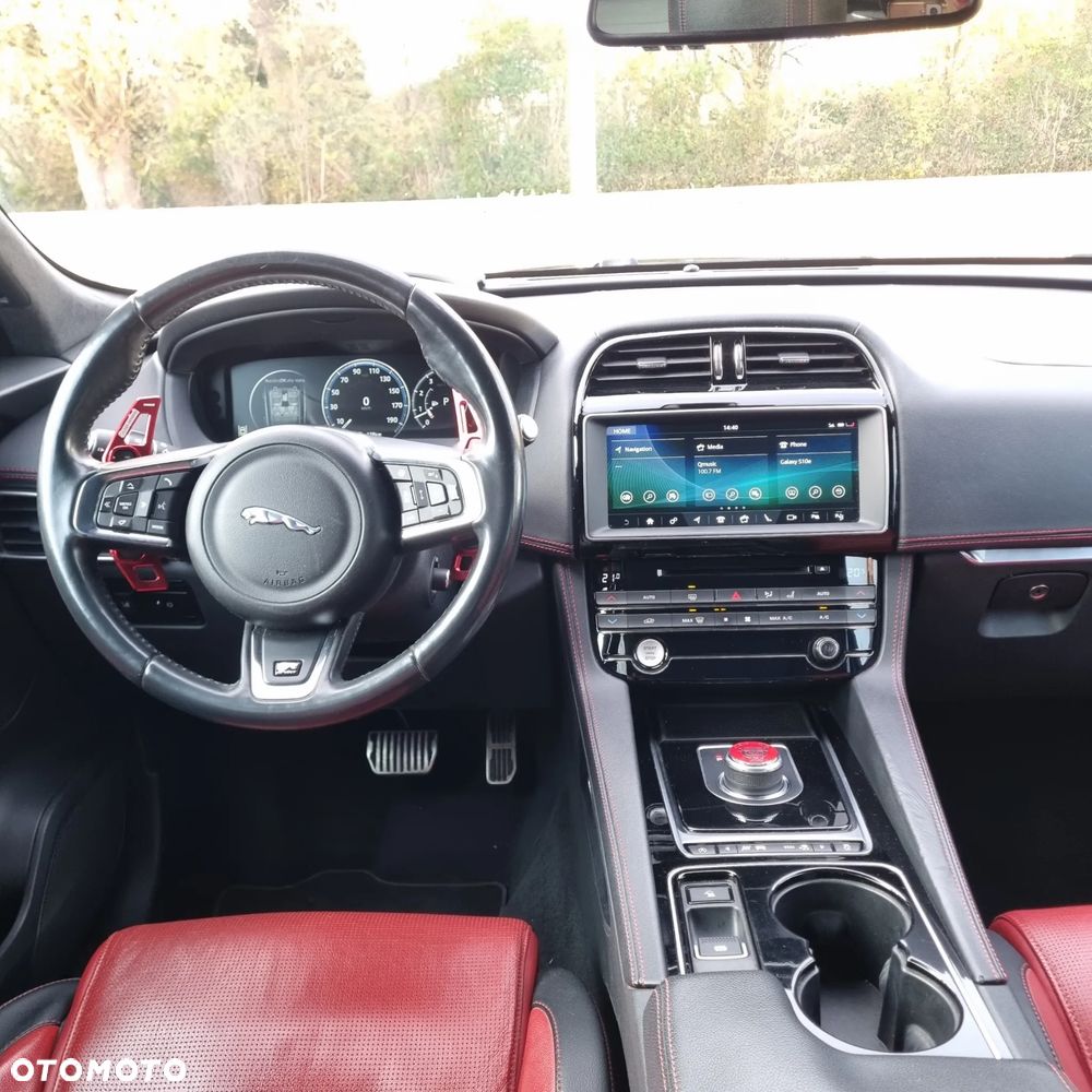 Jaguar F-Pace 35t AWD R-Sport - 9
