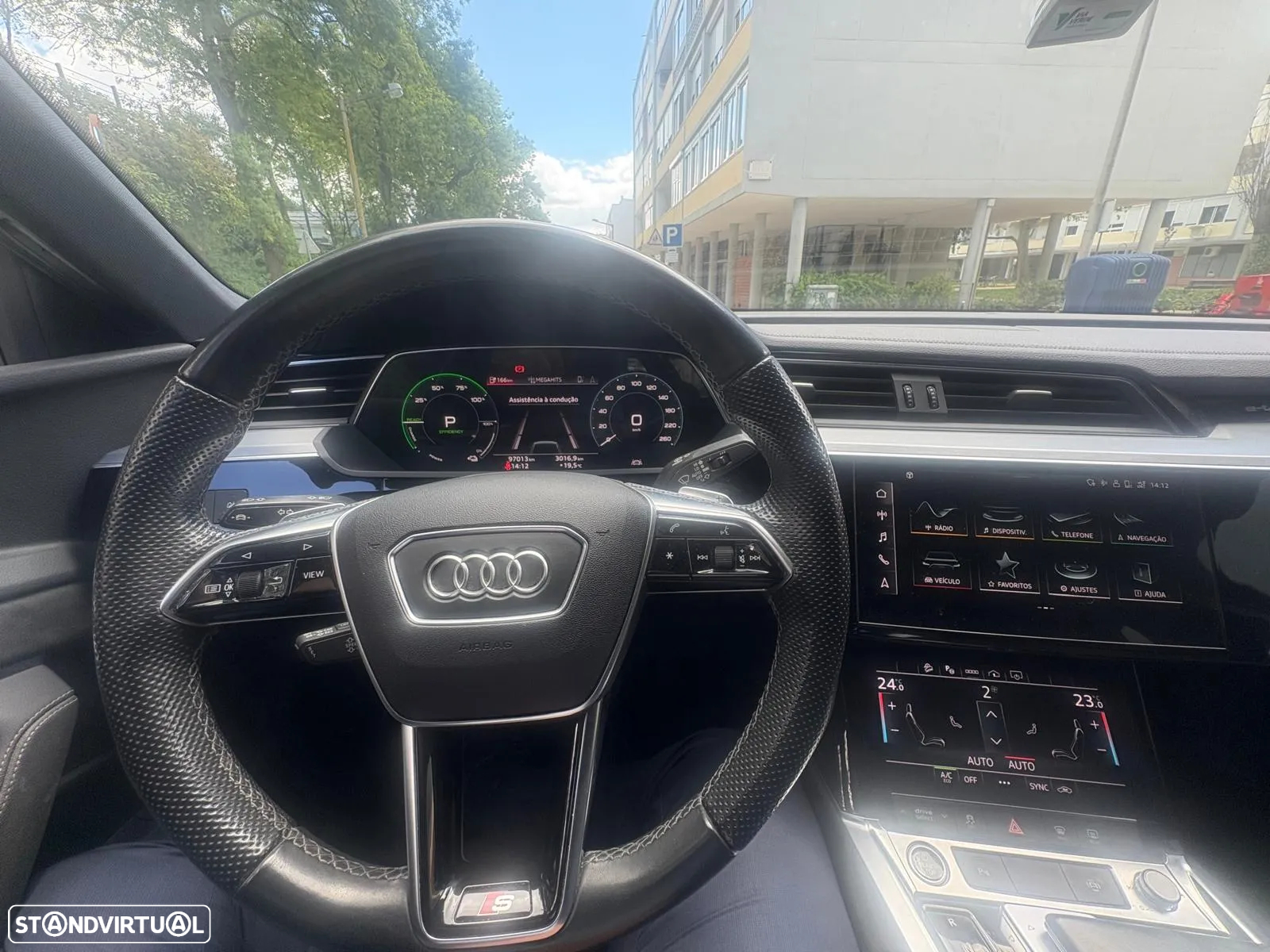 Audi e-tron 50 quattro S line - 34