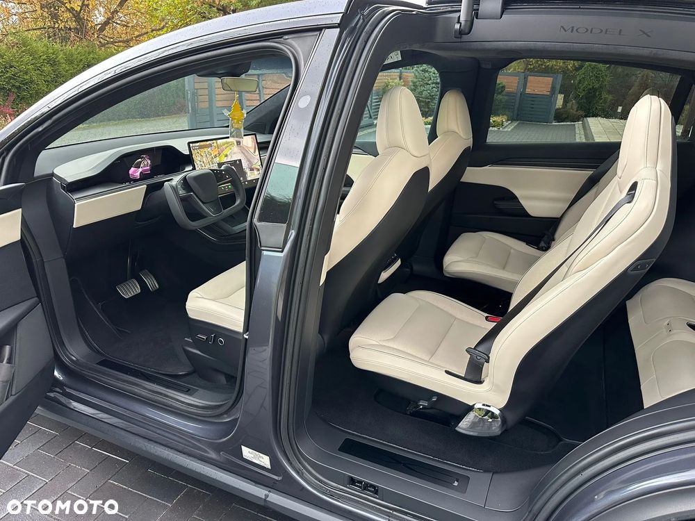 Tesla Model X - 4