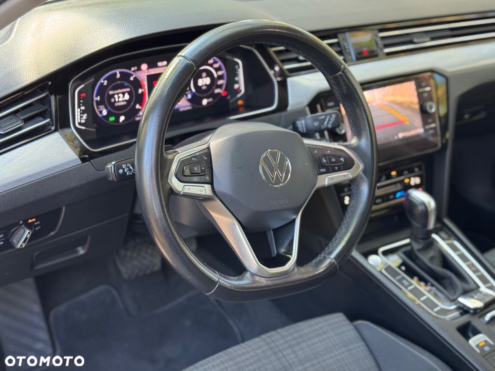 Volkswagen Passat 2.0 TDI SCR DSG Business - 28