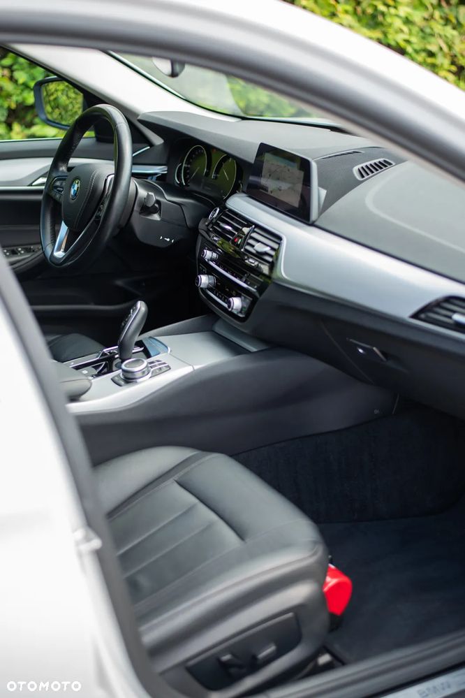 BMW Seria 5 520d xDrive - 15