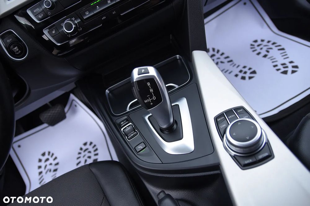 BMW Seria 3 320i xDrive Edition M Sport Shadow - 27