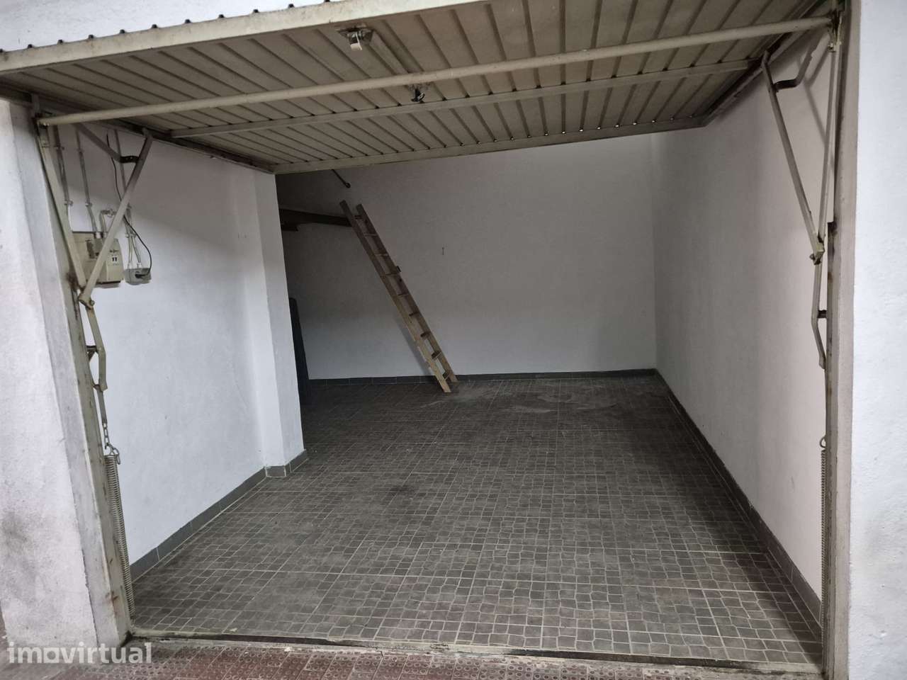 Arrenda-se Garagem Box com 25m2 no centro do Feijó - Grande imagem: 5/7